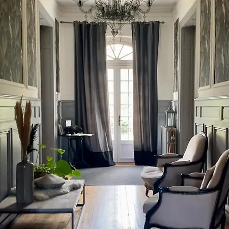 Chateau Des Eyres Ex Chartreuse Des Eyres فندق مبيت وإفطار