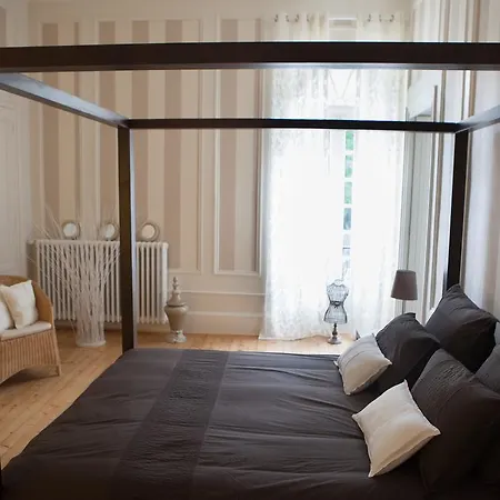 فندق مبيت وإفطار D'hotes La Chartreuse Des Eyres 3*